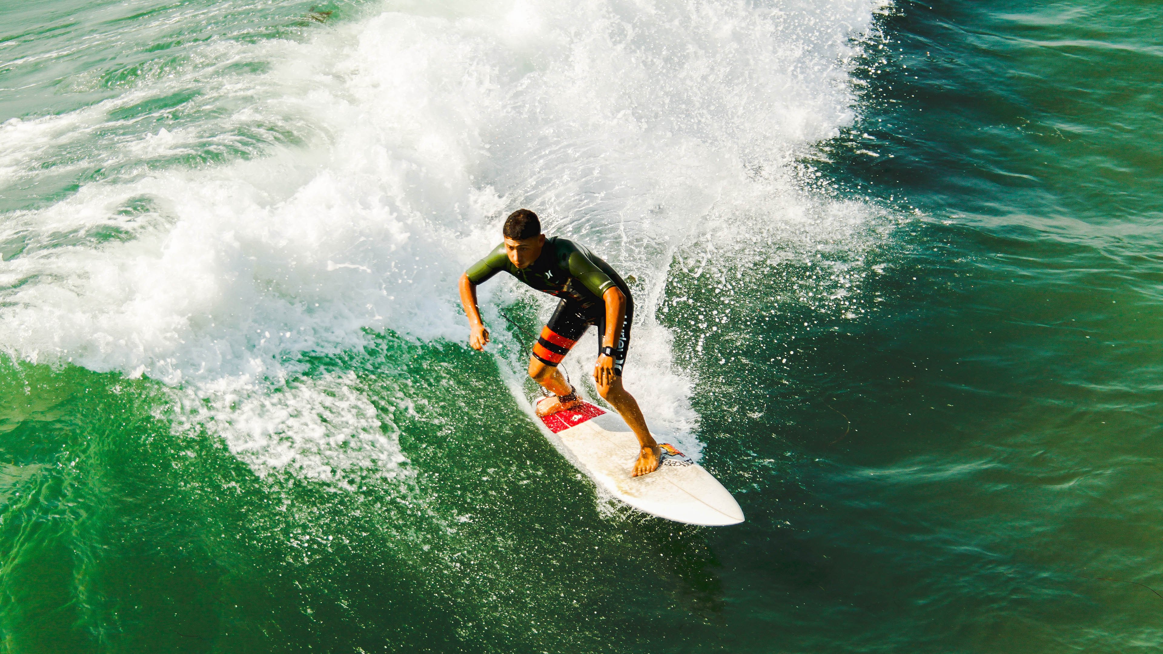 九游jiuyou-“英超劲旅持续发力，冠军争夺更趋紧张”，英超劲旅有哪些